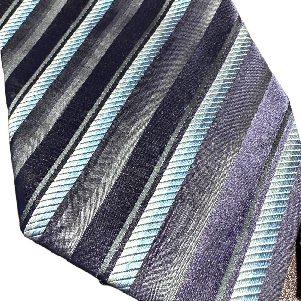 MEN'S SIGNATURE CARRINGTON 100% SILK BLUE STRIPED TIE (NWT) - Picture 7 of 7